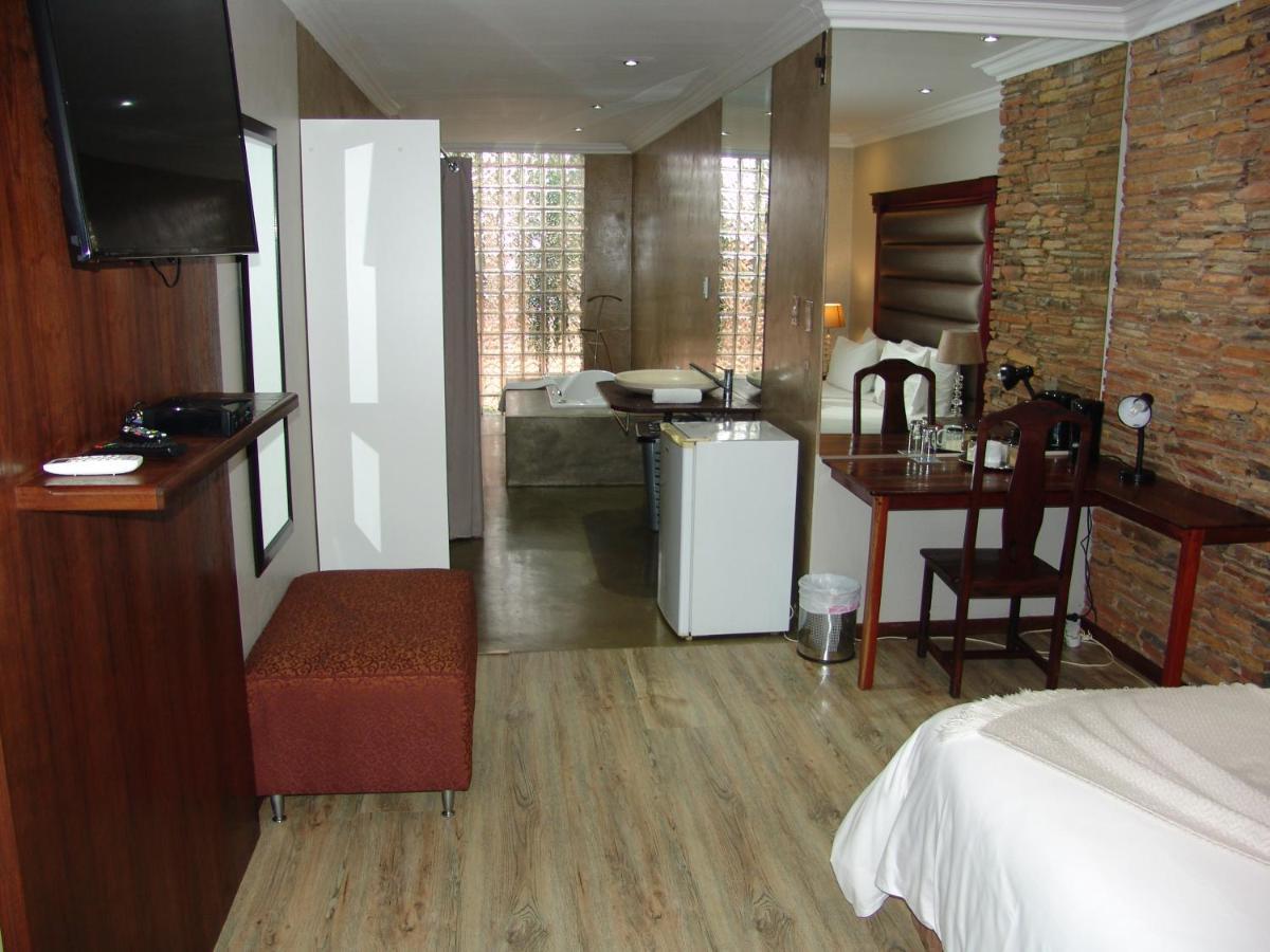 African Moon Corporate House Kempton Park Exterior foto