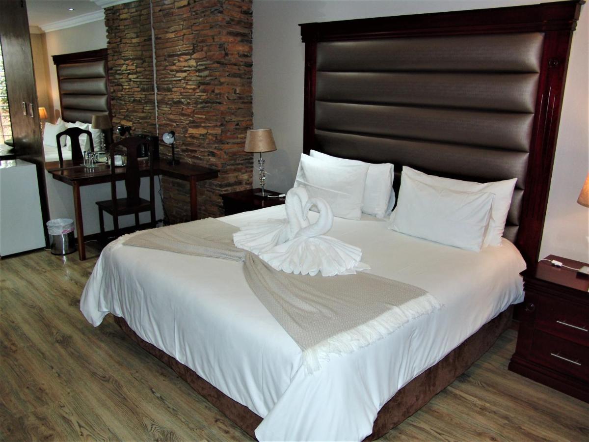 African Moon Corporate House Kempton Park Exterior foto